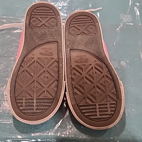 Pink low top converse - Picture 2 of 4